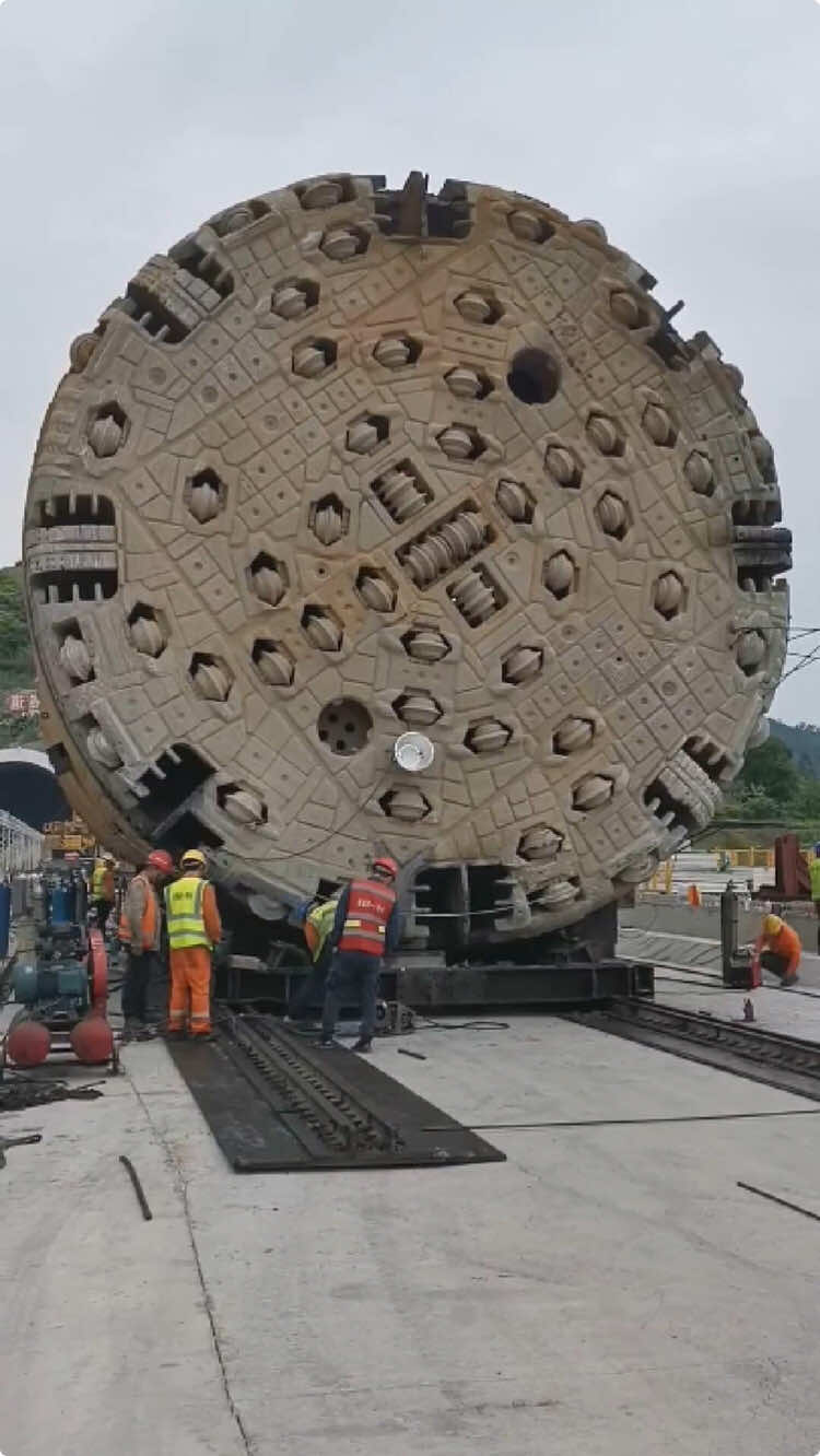 What Machine Can Eat an Entire Mountain?😱#engineering #howitsmade #machine #megaproject #satisfying #oddlysatisfyingtiktok #construction #tunnelboringmachine #subway #tech 