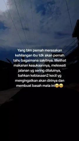 mereka cuma bilang sabar ikhlaskan dan doakan, itu karna kalian belum merasakan sakitnya kehilangan seorang ibu..  #fyp #rindu #ibu #ditinggalibukesurga 