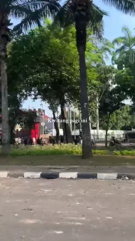 Sikon kwitang pagi ini. Gangeliat massa, sepanjang jalan dari SPBU sampe markas dah dilewatin kendaraan kayak biasa dan lagi di benahin. Tentara sama polisi masih rame banget. STAY SAFE GES ! #staysafe #demohariini #polresjakartautara #dpr 