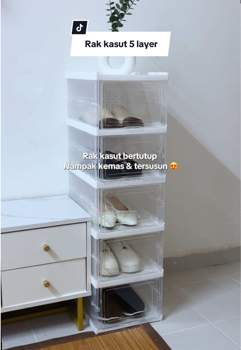 Rak kasut transparent . Murrah & senang je nak pasang . Camtum2 je siap 😘  #rakkasut #rakkasuttransparent #transparentbox #rakkasutmurah #rakkasutbertingkat 
