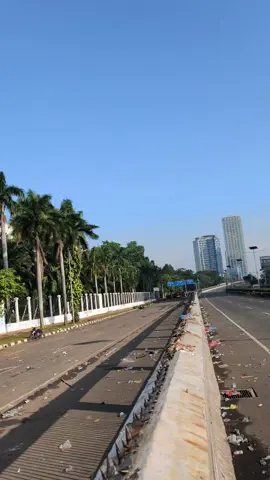 sorry datang telat 😃 #demodpr #dprri #demo2025 
