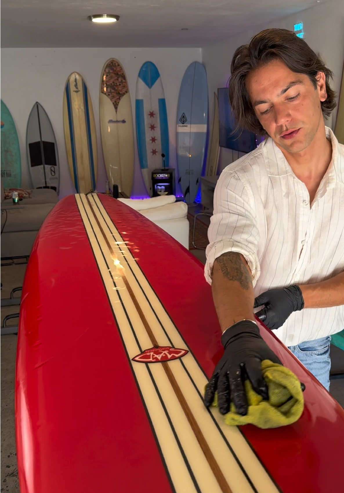 Scraping off the old wax from this 9’2ft Mad Longboard Surfboard  and cleaning up the residue with coconut oil✨ #fyp #WaxOnWaxOff #SurfboardCare #beforeandafter #satisfyingcleaning