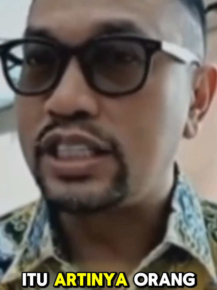 Ahmad Sahroni bagi saya kata tol*l itu artinya pintar orang terpintar sedunia  #dpr #ahmadsahroni 