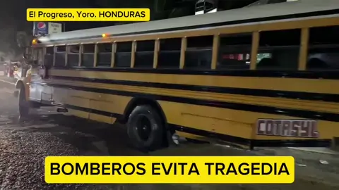 #UltimaHora | Bus 🚌que transportaba militantes del Partido Libre estuvo a punto de incediarse 🔥 la acción rápida del Cuerpo de Bomberos evitó que pasara a más, esto en la Zona de La Compañía de El Progreso, Yoro.