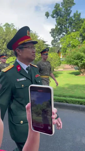 Đi viếng lăng mà cũng gặp được ‘’ sít rịt nga ‘’ đã quá tổ quốc ơi 🤣#langchutichhochiminh🇻🇳🇻🇳🇻🇳#langwbinhnga 