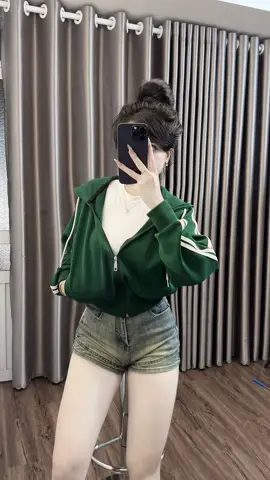 Ta nói cái màu áo nó đỉnh dã man, tôn da lên vài tone lun, áo hơn trăm ngàn mà sịn cỡ này ☺️☺️ #xuhuongtiktok #xh #xuhuong #fyp 