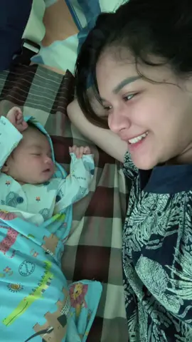 anakku sayang, kesayangan pertama kami.. terimakasih udah hadir di hidup kami berdua ya nak.. terimakasih udah milih kami jadi orangtuamu. sehat, kaya, bahagia dan beruntung ya nak.. doa baik selalu menyertaimu.. 🤍 