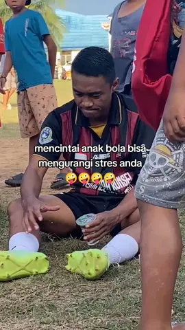 😅#fyp #anakbola #lewatberanda 
