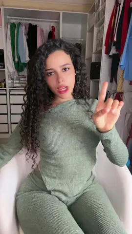 قرار ما يفتح 🤣