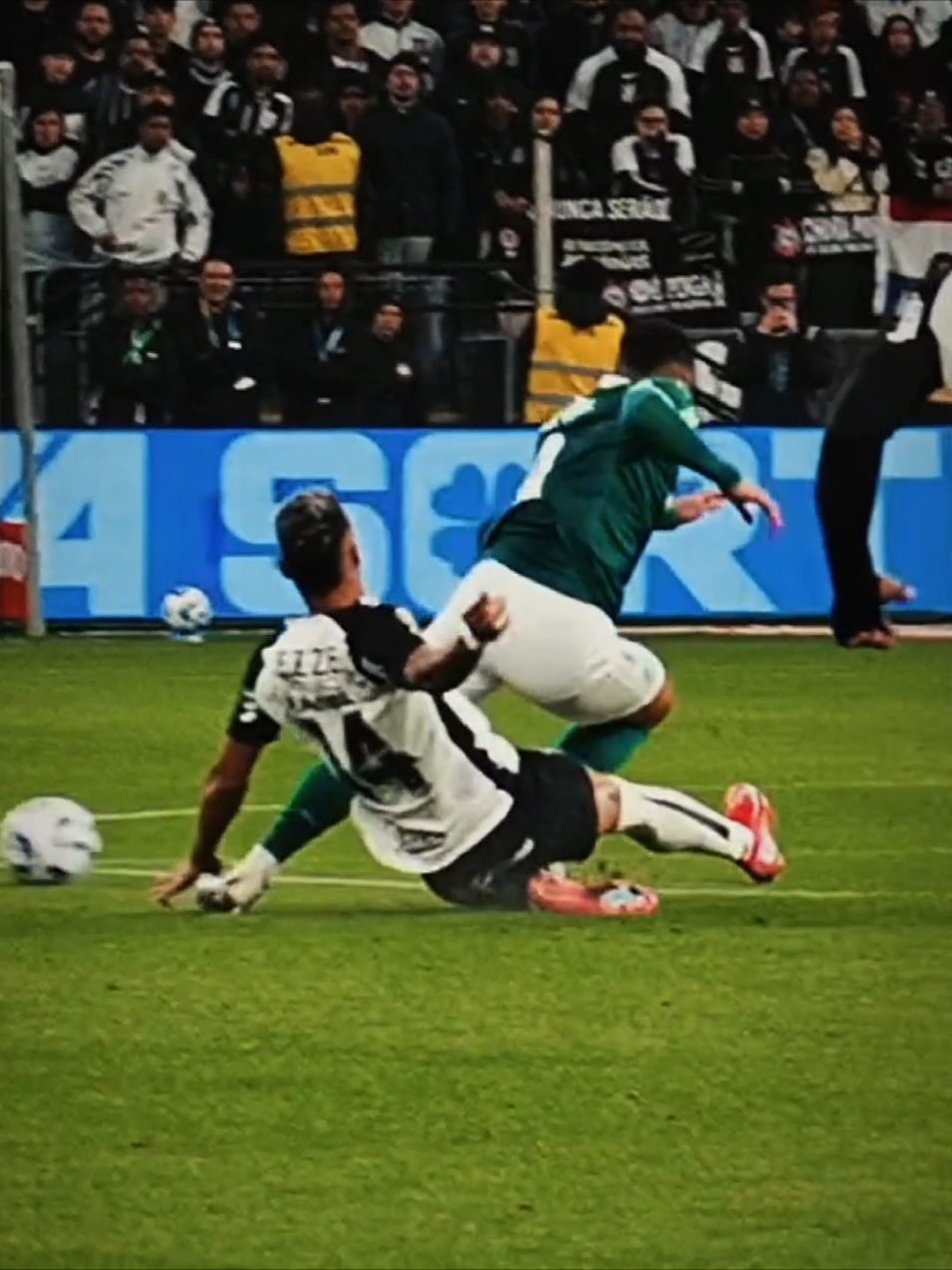 Hoje tem Corinthians 🦅🔥 Palpites? Hoje é guerra hoje é dia de Corinthians e Palmeiras vamoooo Porraaa  #corinthians #palmeiras #brasileirao #vaicorinthians #derby 