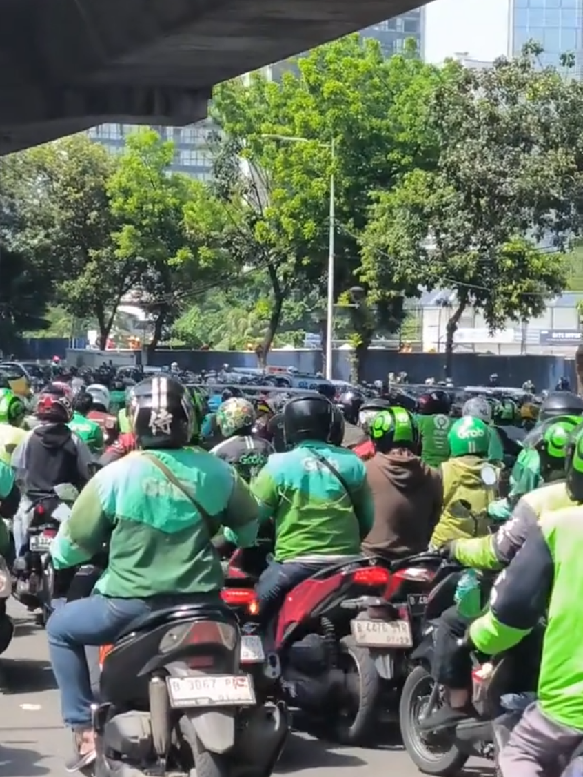 Situasi terkini di Jalan kuningan jakarta hari ini #indonesia #jakarta #demodpr #demo2025 #jakartakeras 