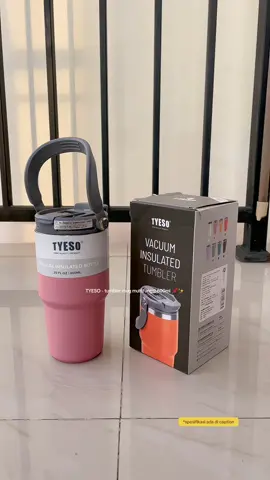 Tahan hingga 24 jam dan mudah dibawa (banyak pilihan warna) *spesifikasi -material: 304 stinless steel + PP + silicon -capacity: 600ml -tahan suhu dingin 24 jam, suhu panas 12 jam (bisa diminum dengan sedotan atau tanpa sedotan) #tumbler #tumblerstainless #tumblertahanpanas #tumblertahandingin #botolminum 