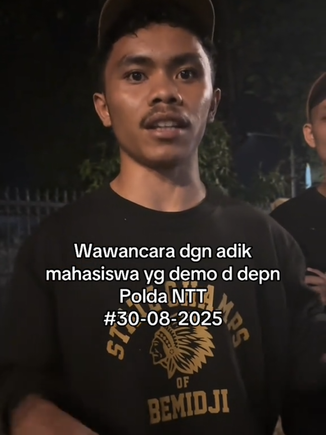 Aksi di depan polda NTT dalam menyikapi berbagai isu, mulai dari regulasi yang semakin sewenang-wenang hingga aksi atas meninggalnya driver ojol yang dilindas truk aparat. #nttpride🏝🔥 #bubarkandpr #demo #viralkupang 