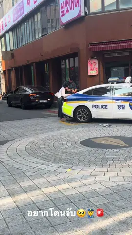 “바로 잡아가요, 오빠!”  handsome police 