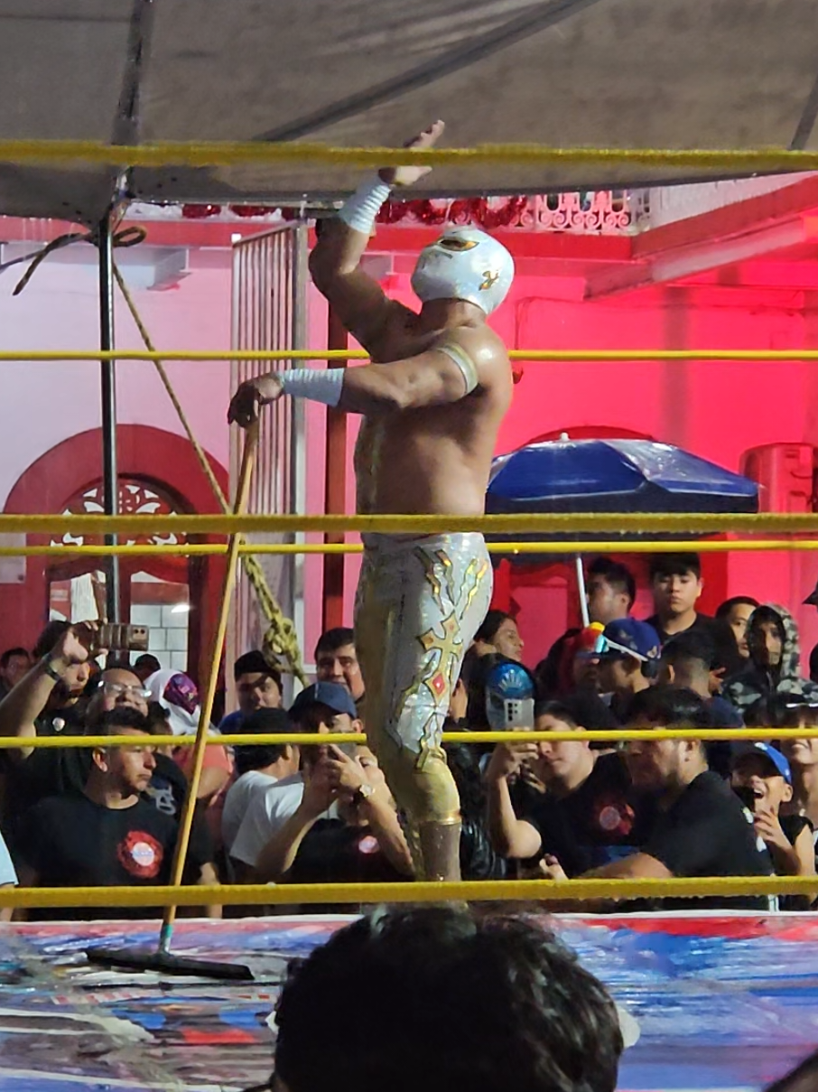 místico limpiando jajajaja #mistico #luchas #luchador 