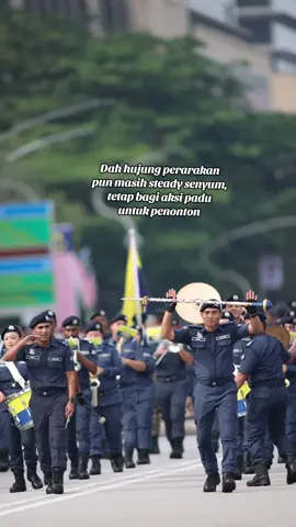 Walaupun kami berada di hujung2 perarakan. mereka masih lagi senyum walaupun dah berarak jauh dan xjemu mempersembahkan aksi menarik kepada penonton. #putrajaya #sambutanharikemerdekaan #merdeka #merdeka2025 #sambutanharikebangsaan 