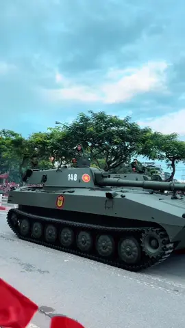 🇻🇳🇻🇳 Khối khí tài🇻🇳🇻🇳 Tuyến thoáng nhất trong tất cả các tuyến. Gia đình có trẻ nhỏ có thể xem được mà không cần camp từ đêm hôm trước, các bạn nhỏ siêu thích. Kết hợp: khí tài + máy bay đường thanh niên 5-6h sáng... Hoặc khí tài + máy bay+ bắn Đại bác  SVD mỹ đình. Thảnh thơi hơn chút thì ra Trần Duy Hưng đường rộng vỉa hè thoáng.. Các đồng chí siêu đáng yêu, rất chịu khó thả tim 😁.. #khoikhitai #A80 #dieubinhdieuhanh #2025