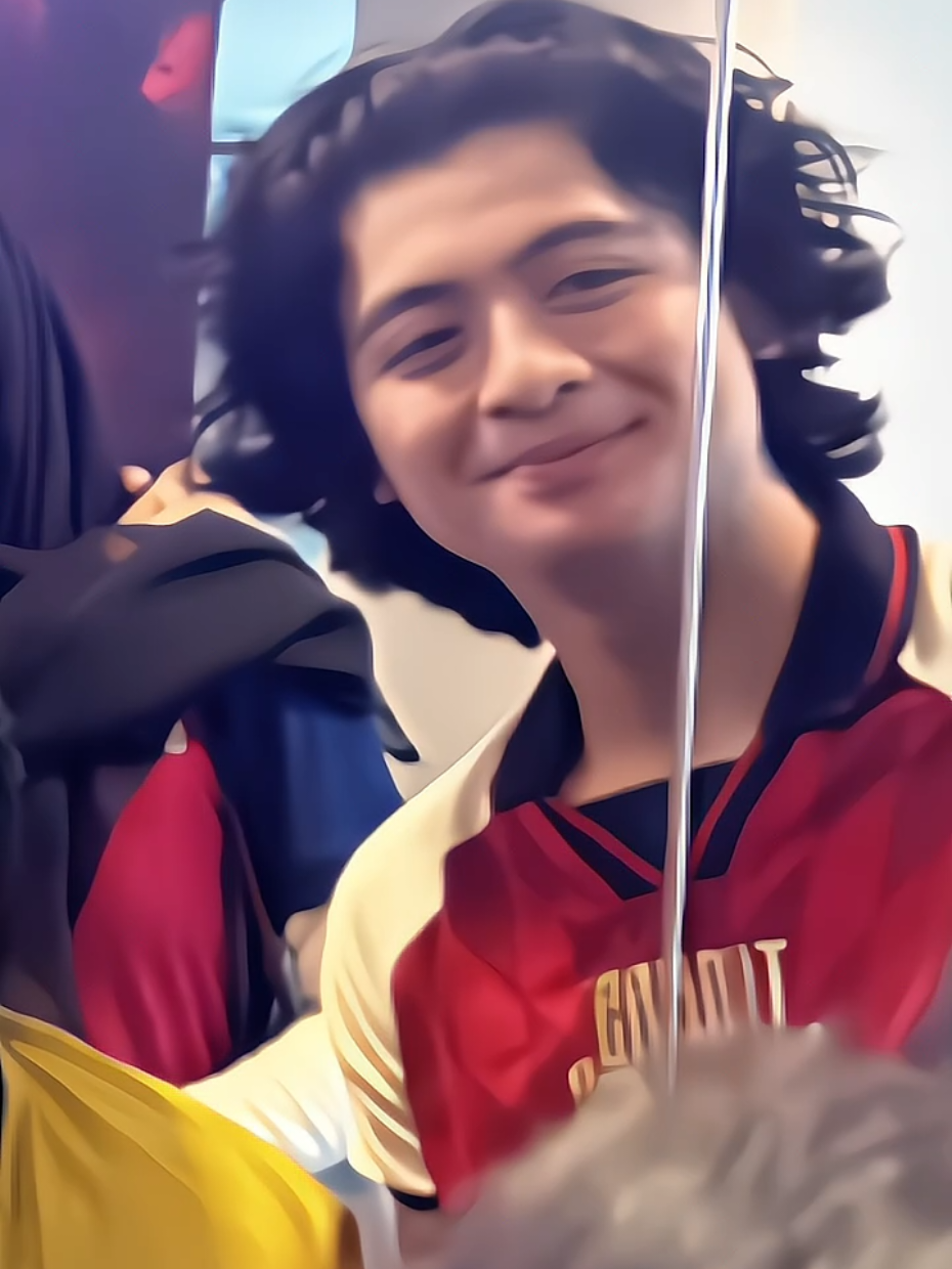 cakep bgt pake jersey👊🏻👀.@ラッシャ #rayensyahrassya #rassyahidayahreal #fypppppppppp #rassyahidayah #rayholiccomunity 