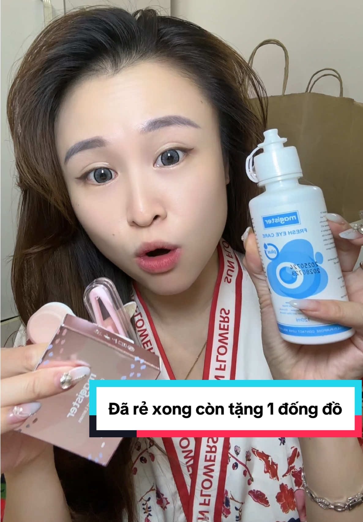 Đã rẻ còn tặng 1 đống đồ lun. Bình thường mấy cái phụ kiện này phải mua ấy  #review #softlens #kinhaptrong #contactlenses #contactlens 