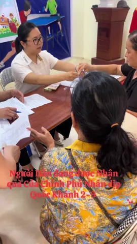 Người Dân Đang nhận Tiền Của Chính Phủ  Tặng quà Nhân Dịp Quốc Khánh 2-9   Tổ Dân Phố Quang Trung Phường Bắc Giang #VNeiD #xuhuongtiktok #trendingtiktok 