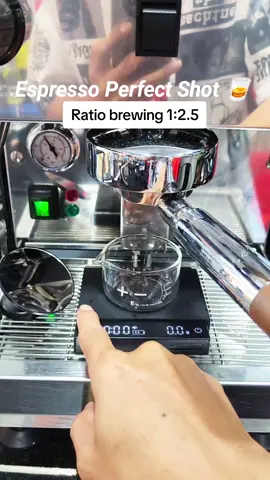 How to made perfect shot of Espresso.... #cambodia #coffee #coffeeshop #protafilter #bottomless 