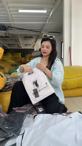 Hello everyone, if you're looking for a source factory, please visit my homepage.#tommy #factory #clothes #Chinaclothingwholesale #wholesale 
