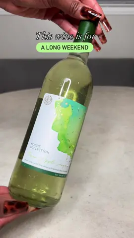 Hey Sweetheads ✨ Today, we are drinking Green Apple Sangria from the @therochecollection and it is delicious, of course. All of this flavors are amazing. I reviewed her wine several times before. The only thing that I will say is that they are said to be 15% but Hubby and I felt like they weren’t that high of an ABV. Still one of our favorite wines to drink. Soooo yummy! 🤗 Highlights: 🖤Roche Collection Green Apple Sangria 🖤sweet 🖤15% 🖤notes of apple and pineapple flavors 🖤$25 🖤By @therochecollection  🖤Sent to me by @therochecollection @meijerstores  My rating: 10/10 Hubby’s rating: 10/10 Always remember to drink responsibly, 21+ and up. Thoughts!? #blackwomenowned #wine #sweetredwine #detroitinfluencer #Foodie               