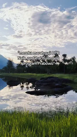 visi dan misi prabowo ingin mengurangi angka Korupsi dgn cara menaikan gaji para pejabat.. terus kanapa kalian tdak marah dgn perabowo?? 