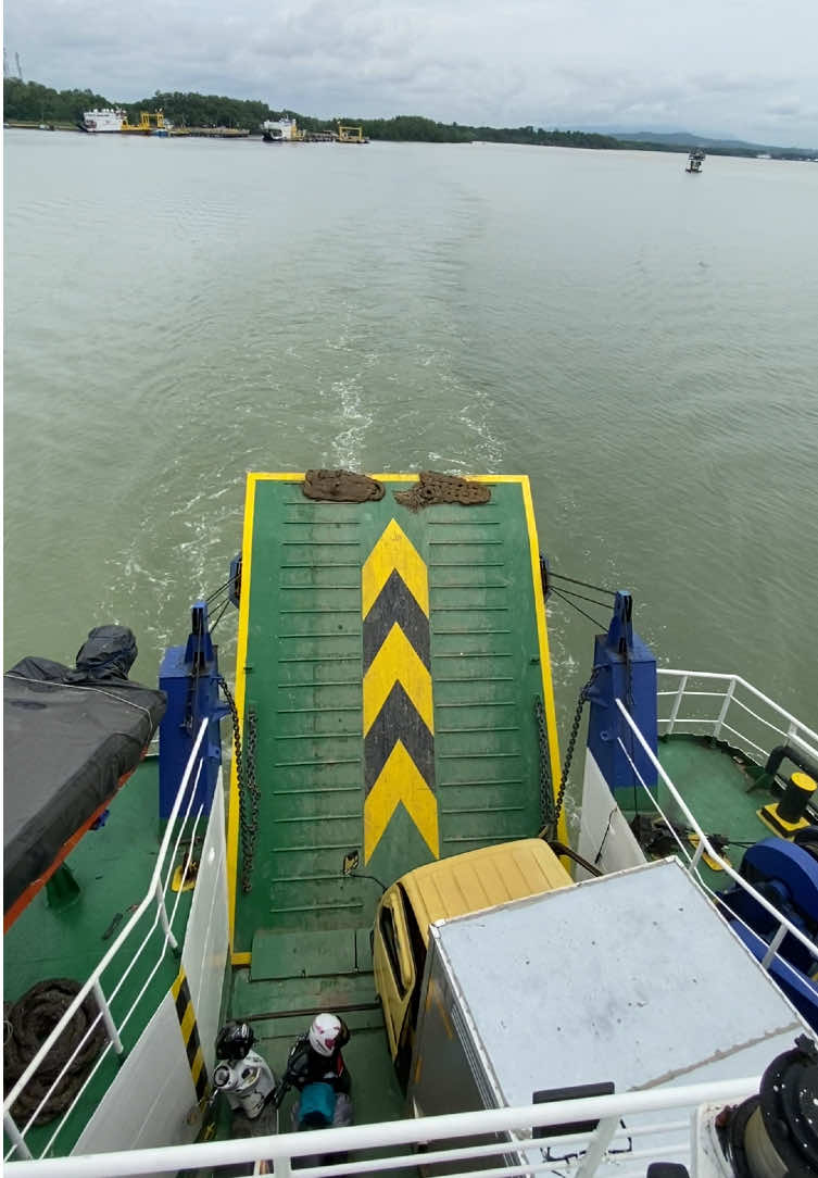 🙆🏻‍♀️🛳️💨 #pelabuhan#batulicin#kotabaru#ferry#traveler 