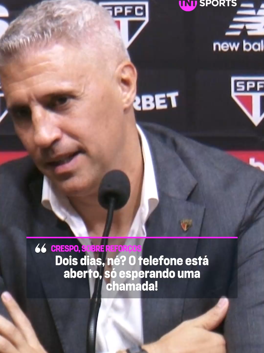 PODEM VIR, REFORÇOS! 👀🇾🇪 Hernán Crespo brincou, mas parece estar ansioso pela chegada de novos jogadores ao São Paulo! Será que chega alguém até o fechamento da janela? #FutebolBrasileiro #BrasileirãoBetano #TikTokEsportes #SaoPaulo #HernanCrespo