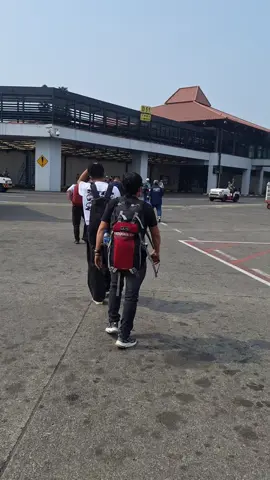 Detik-detik penumpang turun dari pesawat dan memasuki ruang transit di bandara soekarno hatta#lion grup#batik air