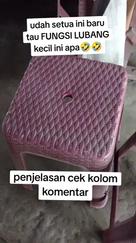 fungsinya lubang kecil :untuk mengangkat kursi,caranya masukin jari tulunjuk lalu diangkat. #EduTok #fypシ゚viral #tutorial #prank #tranding 