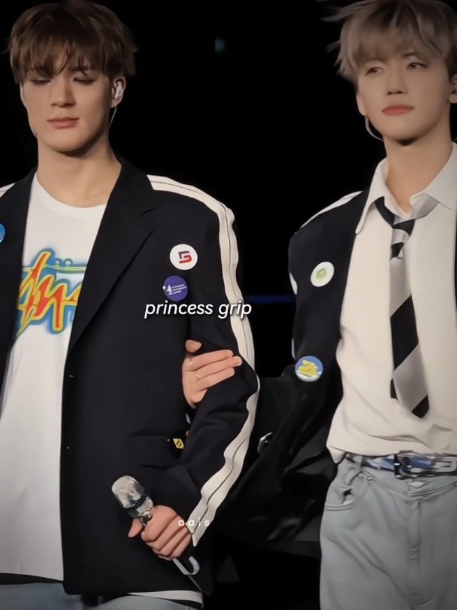 ya kali punya laki bicepnya gede nggak di rangkul, ya ga Na? 😋 #nomin #jeno #jaemin 