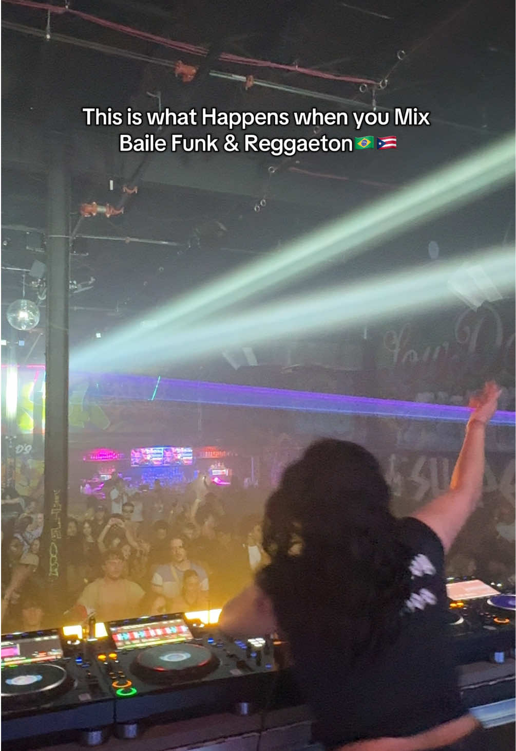When worlds Collide🇧🇷🇵🇷🌹 #bailefunk #reggaeton #dj #femaledj #fyp 