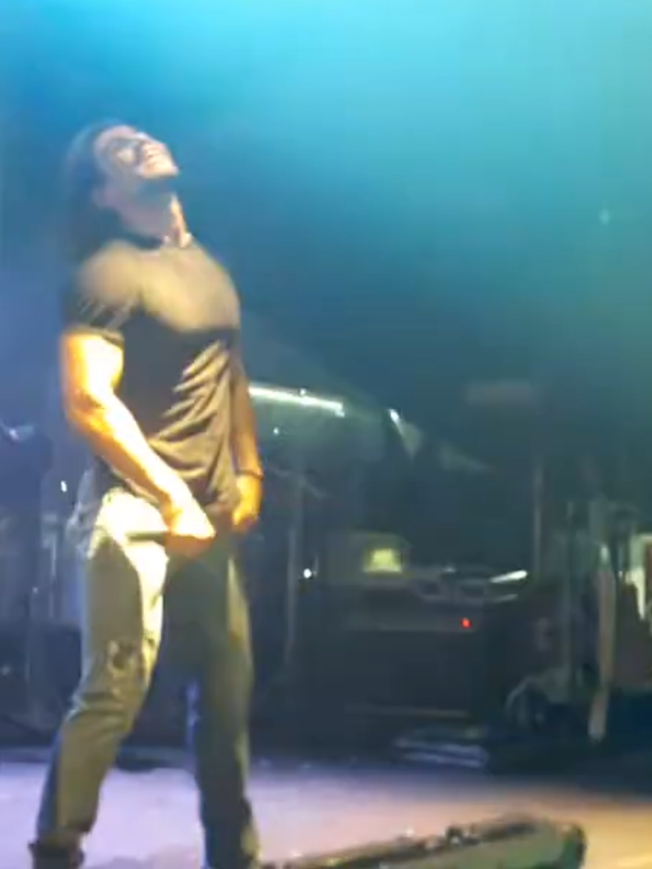 é sábado à noite, é 2017, e Mariano Winchester tá quebrando tudo no funk...