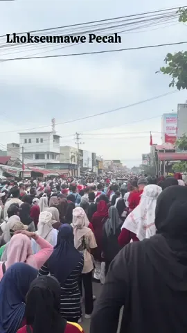 Lhokseumawe Pecah Ribuan warga ikut ambil bagian, Dalam suasana Jalan Santai Yang di gelar pada, Minggu 31/8/25. #fyp #acehviral #dpr 