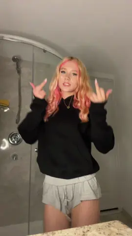 @Juud🧃 with more energy this time #fyp #pinkhair 