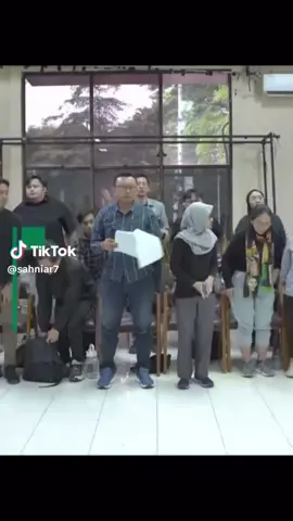 Kedaulatan ditangan rakyat dari Rakyat kembali pada Rakyat Keadilan bagi seluruh Rakyat Indonesia Mahasiswa adalah Penerus Bangsa Nyawa Rakyat Berharga daripada Nyawa Koruptor yang memakan uang Rakyat Kembalikan Hak Rakyat secara utuh Rakyat adalah Manusia  Kami butuh Pemimpin, Pelindung dan Pembangkit Kedaulatan Rakyat Kami tidak Butuh Penindas dan Pembunuh!!!! Selama Pejabat dan Aparatur Negara masih makan dari uang Rakyat, Rakyat berhak menuntut Haknya atas Pertanggung Jawaban ini semua #presidentRI#UNICEF#creatorsearchinsights #viral #fypシ゚viral 