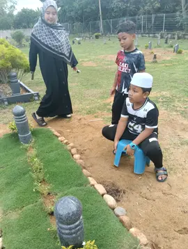 Al-Fatihah untuk Anak sulung mama, semoga abang tenang disana,letih abg dekat dunia ni kan,nak hdap mcm2 ujian kehidupan. t.kasih abg jadi anak mama selama 24tahun setengah. Allahhurobbi..tak kuat mama syg abg,doa mama takkan putus utk abg🤲