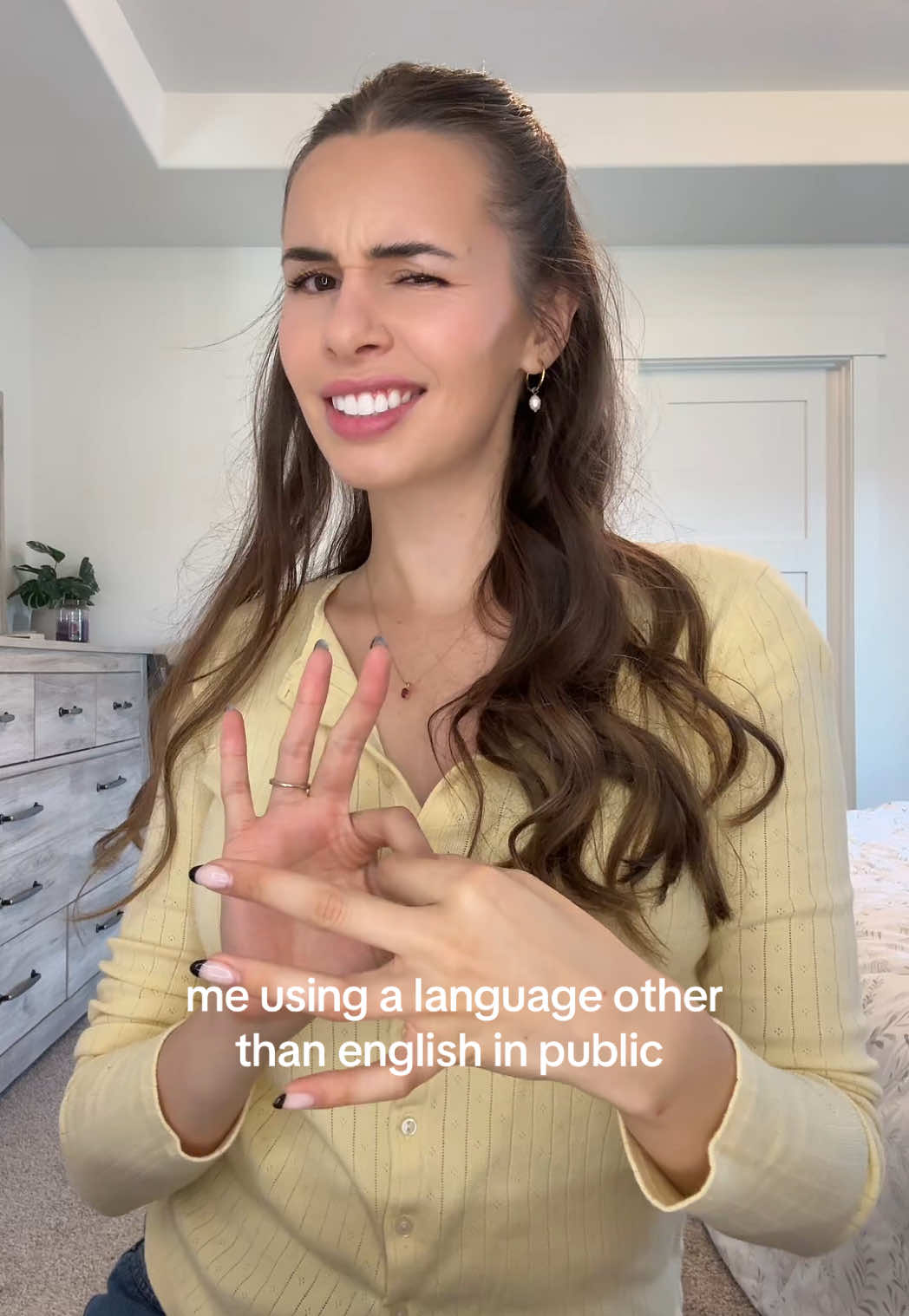 comment ur languages I wanna hear 😍😍 mine are English, spanish, and ASL #trilingual #bilingual #languages #signlanguage #spanish #language #fyp #relatable 