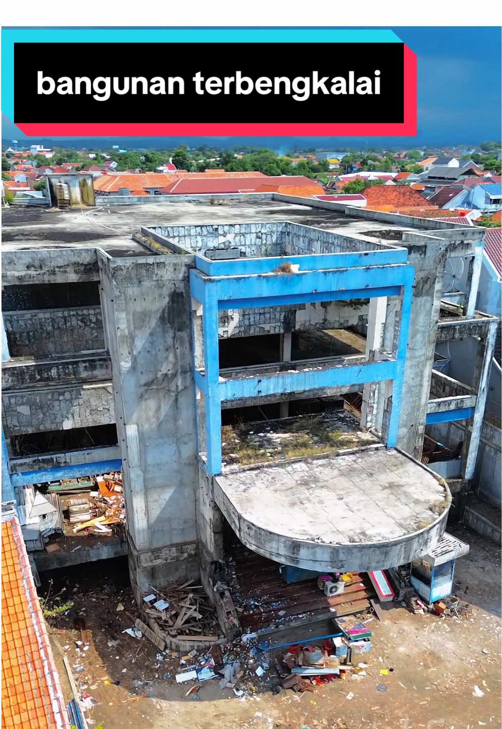 ada yang tau apa nama bangunan ini lurr..?! . . 📍lokasih: bangunan terbengkalai, jalan jendral sudirman, pemalang kota #pemalang #bangunan #terbengkalai #jalanjendralsudirman #drone 