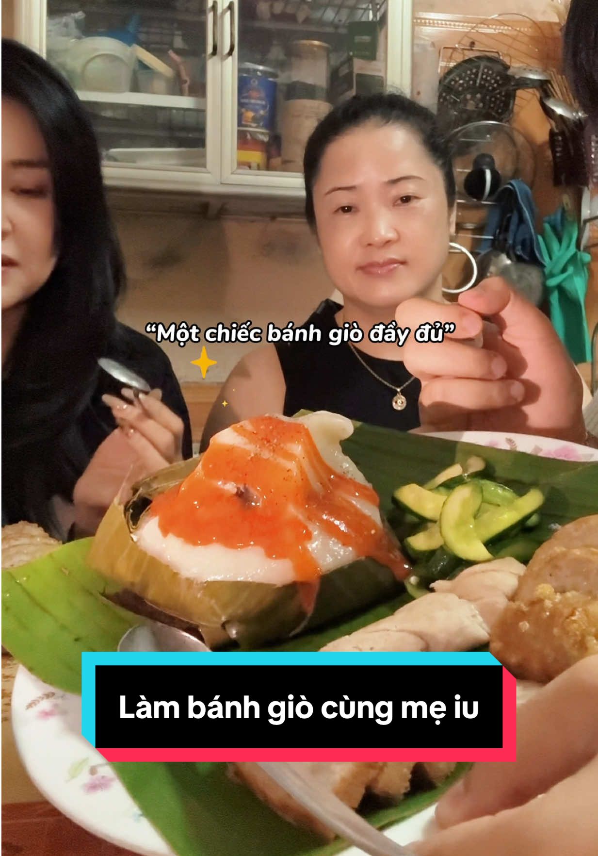 2/9 là đại lễ của đất nước, còn mình đại… náo trong bếp cùng mẹ 🤪 Chúc mọi người nghỉ lễ vui vẻ, hạnh phúc bên gia đình nheee 💕🇻🇳 #HIMxNgot #fyp #ancungtiktok #quockhanh #vietnamtoiyeu 