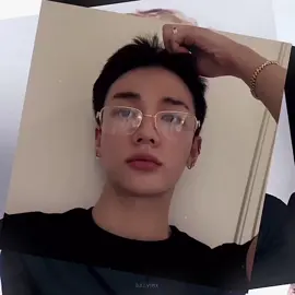 imagine being so handsome you actually thought there was a filter on… only hyunjin problems 🫩 | #hyunjin #hwanghyunjin #straykids #skz #fyp 