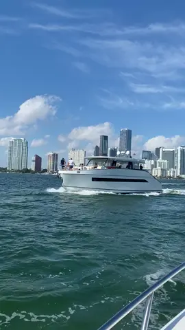 Beautiful Downtown Miami 😎 #travels #Lifestyle #freedom #business #hustle 