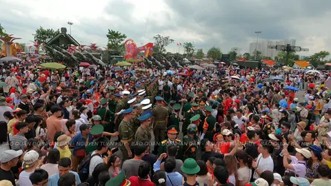 Chào các đồng chí “Ivan” các bạn đã bị đồng bào chúng tôi “bao vây” #a80 #quandoinga🇷🇺  #dieubinh 