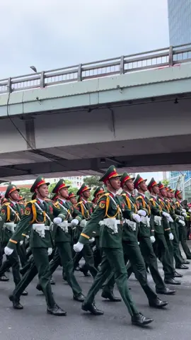 Lực lượng sĩ quan Lục quân là lực lượng chủ lực của Quân đội Nhân dân Việt Nam, đóng vai trò then chốt trong sứ mệnh bảo vệ chủ quyền và toàn vẹn lãnh thổ trên mặt đất #xuhuong #a80 #tongduyet #dieubinh #vietnam 