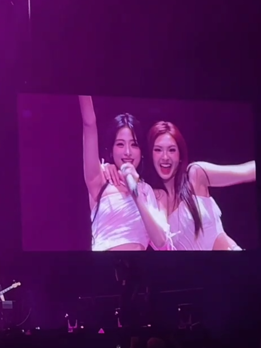 🥹 I’m crying... Chiyeon is so sweet #ahyeon #chiquita #chiyeon #베이비몬스터 #babymonster 
