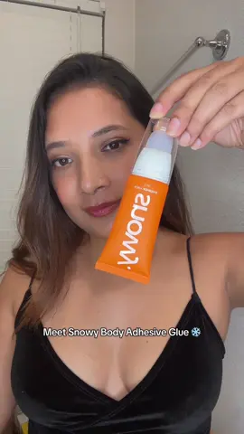 POV: Your outfit, jewelry & confidence stay in place ❄️ #SnowyGlue #TikTokMadeMeBuyIt #BeautyHack #bodyadhesive #tiktokshopfinds 