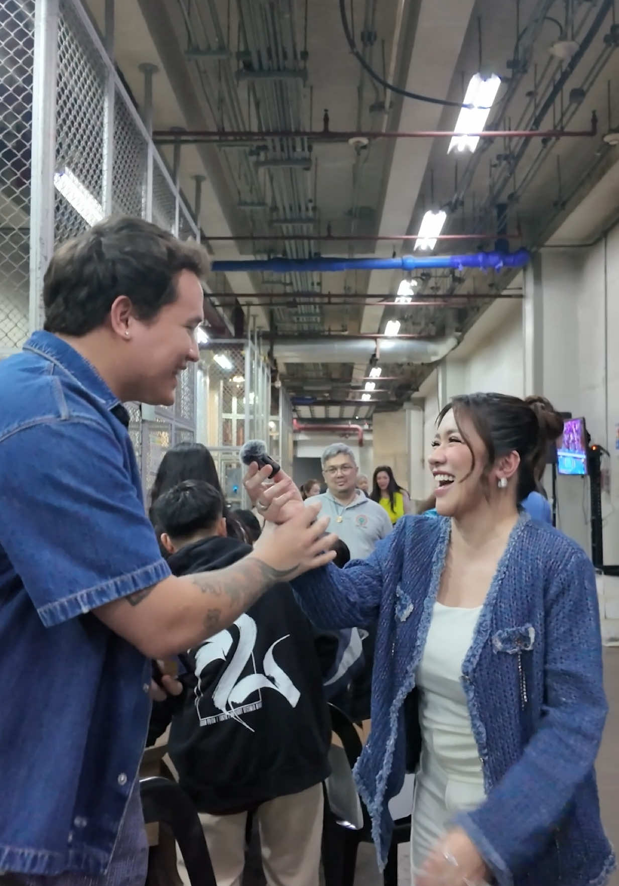 @Idol Philippines Midrounds na naman mamaya! At syempre hindi ko palalagpasin sa mumble prank ang aking mga kasama sa judges’ table 🤣 Sorry na agad Ms. Reg, Sir Gary, at JK! Promise love ko kayo 🤪💙