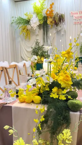 Chiếc gia tiên hôm nay tone màu vàng á ☘️🫶 sang quá đuyyy#trangtrícướihỏicủchi #weddingdecoration #trangtritieccuoi #xuhuong #camhoa #viral #weddingdecor #decor #xh #camhoa #viral #weddingdecor #lễvow 